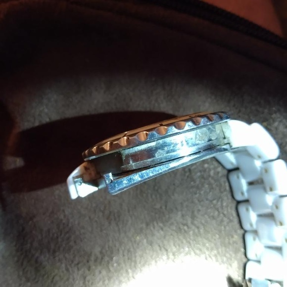 Chanel womens watch . It is broke on wrist band.Asking $2000 or best offer. - Picture 3 of 5
